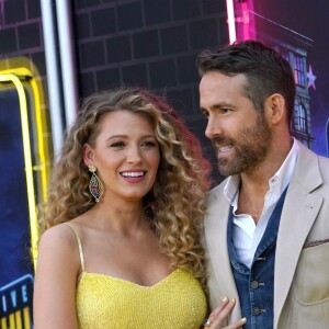 Ryan Reynolds et sa femme Blake Lively enceinte à la première de "Pokemon Detective Pikachu" au Military Island sur Times Square à New York, le 2 mai 2019.