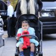 Exclusif - Khloe Kardashian , sa fille True et sa mère arrivent à la fermer's market à Los Angeles Le 22 novembre 2019