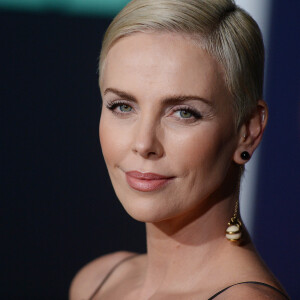 Charlize Theron assiste à l'avant-première du film "Scandale" au Regency Village. Westwood, Los Angeles, le 10 décembre 2019.