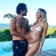 Petra Nemcova et son compagnon Benjamin Larretche ont accueilli leur premier enfant en novembre 2019, soit trois mois après leur mariage. Il s'agit d'un petit garçon dont ils préservent encore le prénom.