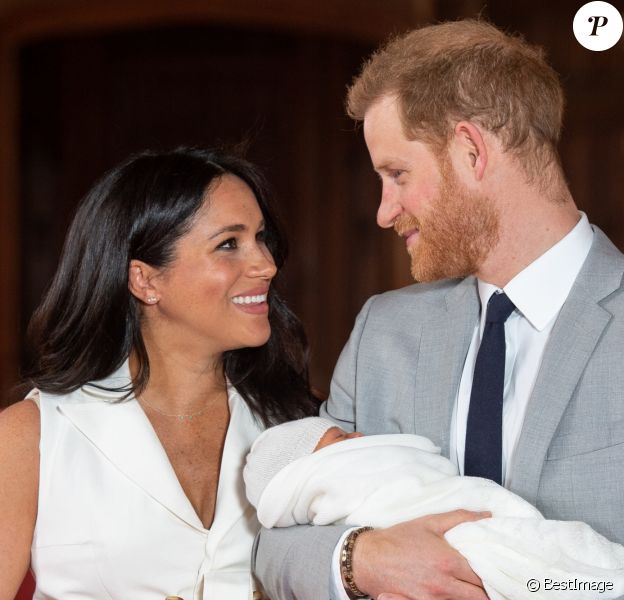 Le prince Harry et Meghan Markle ont accueilli leur premier enfant le 6 mai 2019, après une grossesse sous haute surveillance médiatique. Baptisé Archie Harrison Mountbatten-Windsor, le petit garçon est septième dans l'ordre de succession au trône.