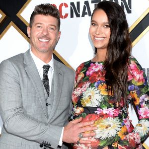 Robin Thicke et April Love Geary ont accueilli leur deuxième enfant le 26 février 2019 : une petite fille appelée Lola. Le couple est déjà parent de Mia, 1 an. Le chanteur est aussi le père d'un garçon, Julian Fuego, 9 ans, né de son précédent mariage avec Paula Patton. 