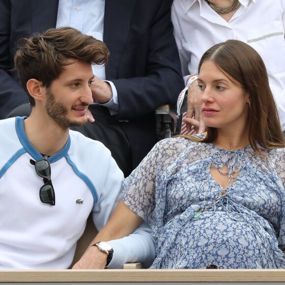 Pierre Niney et sa compagne Natasha Andrews ont accueilli leur deuxième enfant en juillet 2019 : une petite fille prénommée Billie. L'acteur et la photographe sont aussi les parents de Lola, 2 ans. 