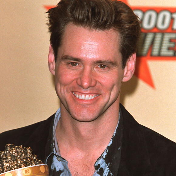 Jim Carrey, élu "Meilleur méchant" pour son rôle dans "Le Grinch" aux MTV Movie Awards. Shrine Auditorium. Le 2 juin 2001.© Lionel Hahn/ABACA