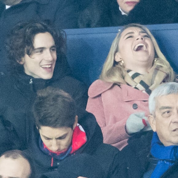 Timothée Chalamet, Florence Pugh dans les tribunes lors du match de Champions League "PSG - Galatasaray (5-0)" au Parc des Princes à Paris, le 11 décembre 2019. © Cyril Moreau/Bestimage