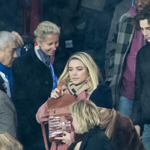 Timothée Chalamet, Florence Pugh dans les tribunes lors du match de Champions League "PSG - Galatasaray (5-0)" au Parc des Princes à Paris, le 11 décembre 2019. © Cyril Moreau/Bestimage