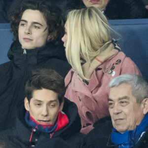 Stéphane Bak, Timothée Chalamet, Florence Pugh dans les tribunes lors du match de Champions League "PSG - Galatasaray (5-0)" au Parc des Princes à Paris, le 11 décembre 2019. © Cyril Moreau/Bestimage