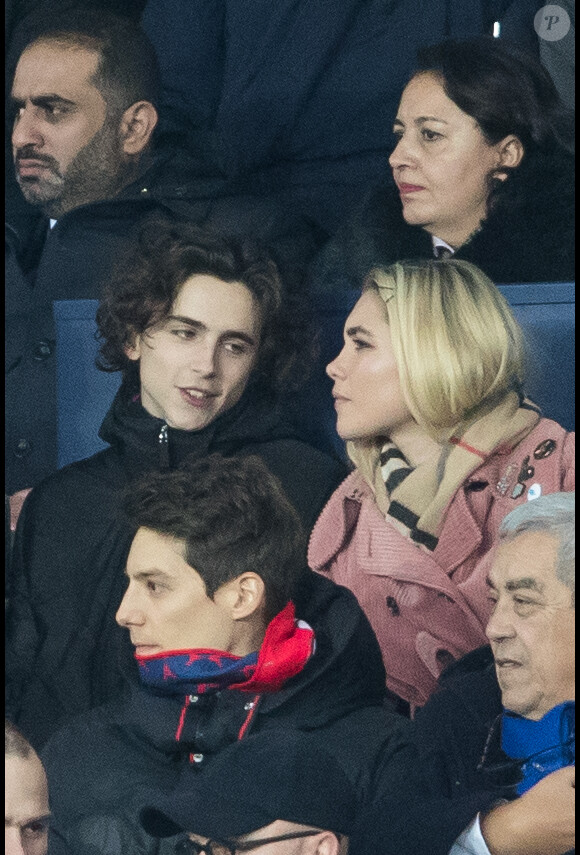 Timothée Chalamet, Florence Pugh dans les tribunes lors du match de Champions League "PSG - Galatasaray (5-0)" au Parc des Princes à Paris, le 11 décembre 2019. © Cyril Moreau/Bestimage