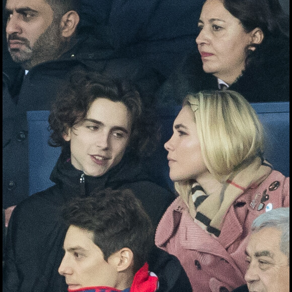 Timothée Chalamet, Florence Pugh dans les tribunes lors du match de Champions League "PSG - Galatasaray (5-0)" au Parc des Princes à Paris, le 11 décembre 2019. © Cyril Moreau/Bestimage