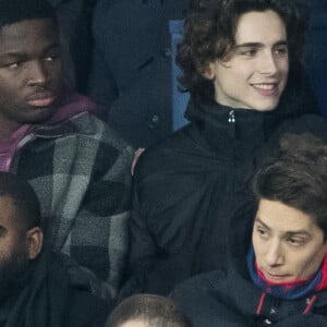 Stéphane Bak, Timothée Chalamet, Florence Pugh dans les tribunes lors du match de Champions League "PSG - Galatasaray (5-0)" au Parc des Princes à Paris, le 11 décembre 2019. © Cyril Moreau/Bestimage