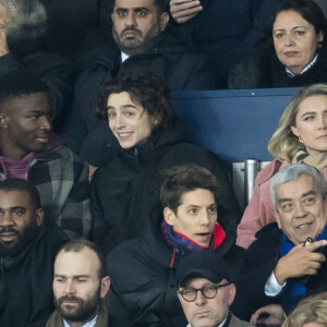 Stéphane Bak, Timothée Chalamet, Florence Pugh dans les tribunes lors du match de Champions League "PSG - Galatasaray (5-0)" au Parc des Princes à Paris, le 11 décembre 2019. © Cyril Moreau/Bestimage