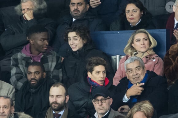 Stéphane Bak, Timothée Chalamet, Florence Pugh dans les tribunes lors du match de Champions League "PSG - Galatasaray (5-0)" au Parc des Princes à Paris, le 11 décembre 2019. © Cyril Moreau/Bestimage