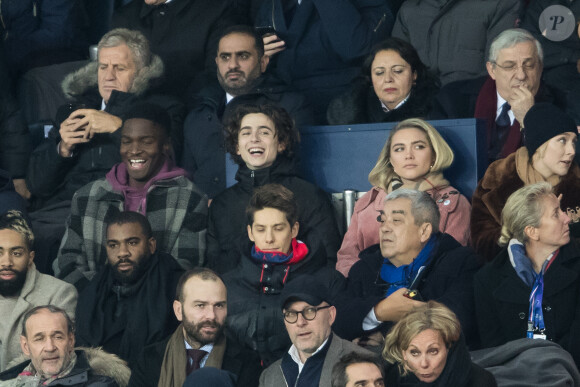 Stéphane Bak, Timothée Chalamet, Florence Pugh, Saoirse Ronan dans les tribunes lors du match de Champions League "PSG - Galatasaray (5-0)" au Parc des Princes à Paris, le 11 décembre 2019. © Cyril Moreau/Bestimage