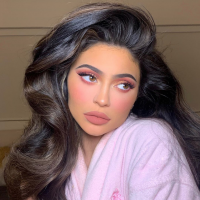 Kylie Jenner montre en tuto vidéo comment avoir ses lèvres XXL