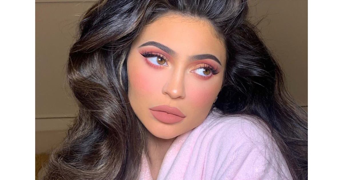 Kylie Jenner montre en tuto vidéo comment avoir ses lèvres XXL - Purepeople