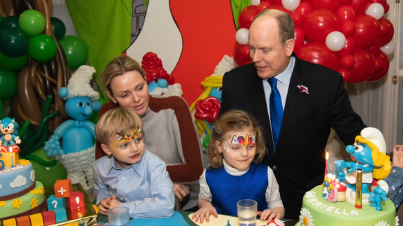 Jacques et Gabriella gâtés pour leurs 5 ans : Schtroumpfs en fête au palais
