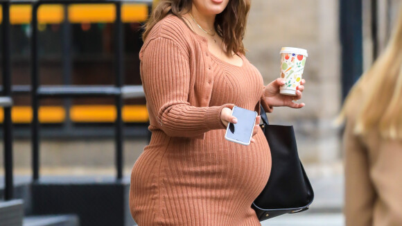 Ashley Graham, enceinte : 23 kilos en plus, elle remercie son corps