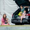 La duchesse Catherine de Cambridge avec ses enfants Louis, George et Charlotte lors d'un match de polo de bienfaisance à Wokinghan, dans le Berkshire, le 10 juillet 2019.