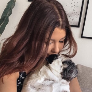Marie Lopez, alias EnjoyPhoenix, et son chien Jelly sur Instagram. Le 12 juillet 2019.