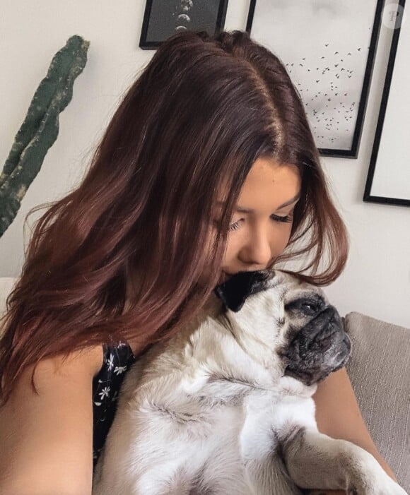 Marie Lopez, alias EnjoyPhoenix, et son chien Jelly sur Instagram. Le 12 juillet 2019.