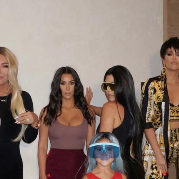 Kris Jenner (déguisée en Khloé Kardashian), Kim Kardashian (déguisée en Kourtney), sa nièce Penelope, Kourtney (déguisée en Kim) et Khloé (déguisée en Kris Jenner) pour l'épisode finale de L'incroyable famille Kardashian. Décembre 2019.