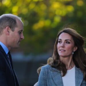 Le prince William, duc de Cambridge, et Kate Middleton, duchesse de Cambridge assistent au lancement du nouveau système de volontariat de l'association "Shout" au théâtre "Troubadour White City" à Londres, le 12 novembre 2019.