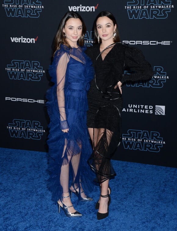 Les soeurs jumelles Veronica et Vanessa Merrell assistent à l'avant-première de Star Wars: The Rise Of Skywalker au El Capitan Theatre. Hollywood, Los Angeles, le 16 décembre 2019.