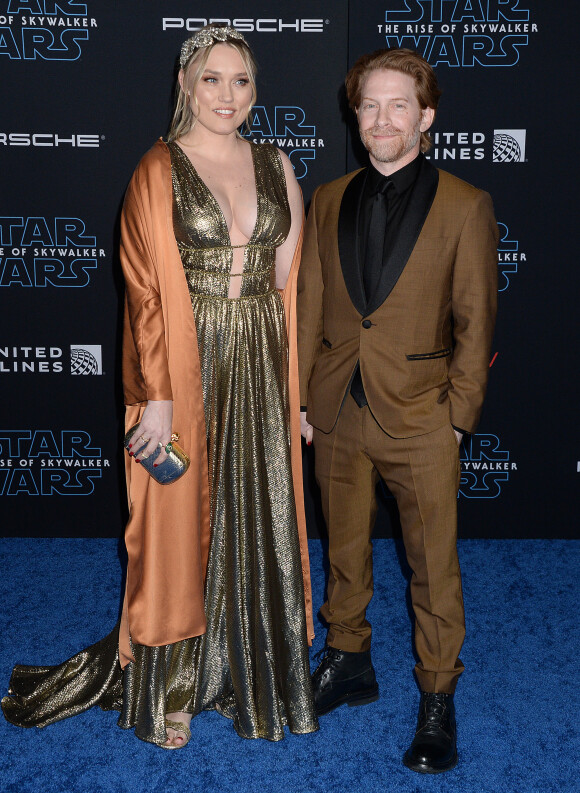 Seth Green et sa femme Clare Grant assistent à l'avant-première de Star Wars: The Rise Of Skywalker au El Capitan Theatre. Hollywood, Los Angeles, le 16 décembre 2019.