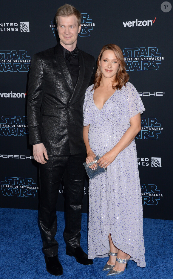Joonas Suotamo et sa femme Milla Pohjasvaara, enceinte, assistent à l'avant-première de Star Wars: The Rise Of Skywalker au El Capitan Theatre. Hollywood, Los Angeles, le 16 décembre 2019.