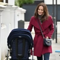 Pippa Middleton en balade avec son fils Arthur, elle recycle son manteau préféré