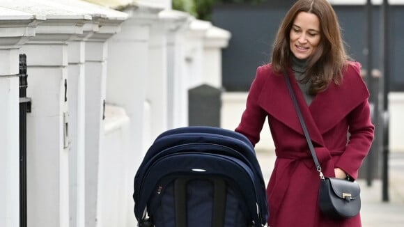 Pippa Middleton en balade avec son fils Arthur, elle recycle son manteau préféré