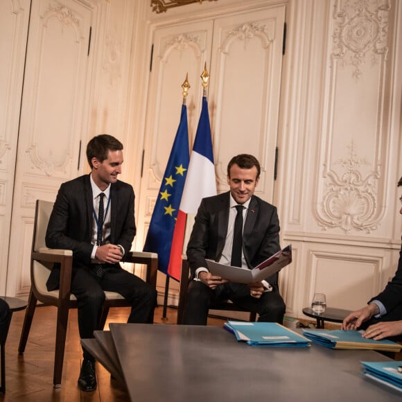 Le président de la République française Emmanuel Macron et Evan Spiegel, fondateur du groupe Snap, lors du sommet Choose France au Château de Versailles. Le 21 janvier 2019. © Laurence Geai / Pool / Bestimage