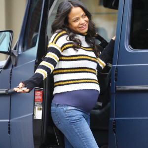Christina Milian enceinte est allée se faire pomponner au Drybar du quartier de Sherman Oaks à Los Angeles, le 4 décembre 2019