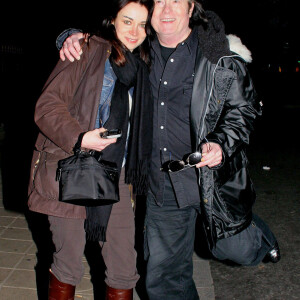 Alain Barriere et sa fille Guénaëlle, avenue Montaigne. Paris. Le 1er février 2006. Denis Guignebourg/ABACAPRESS.COM