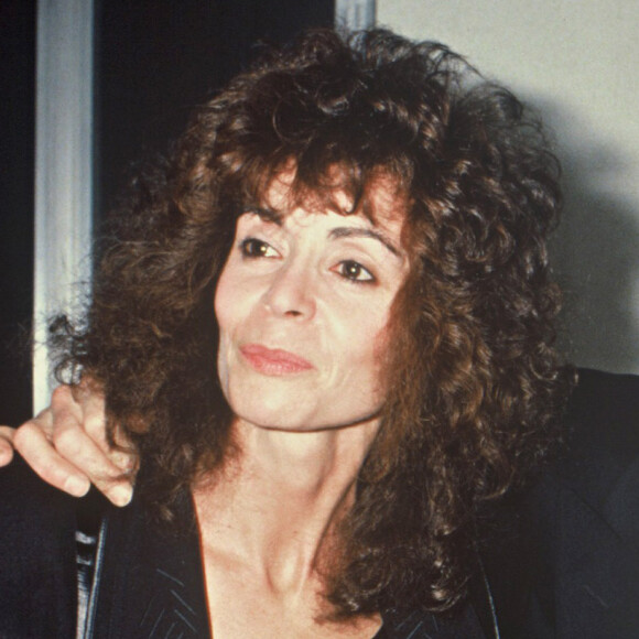 Archives - Alain Barrière et sa femme Anièce dans les coulisses de l'émission "Sacrée soirée". Le 12 janvier 1989.