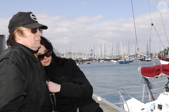 Archives - Alain Barrière et sa fille Guénaëlle au port de La Trinité-sur-Mer le 11 avril 2006. © Patrick Carpentier / Bestimage