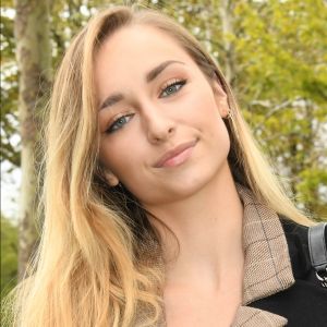 Emma Smet - People au Qatar Prix de l'Arc de Triomphe sur l'hippodrome de Longchamp à Paris le 6 octobre 2019. © Coadic Guirac.Bestimage