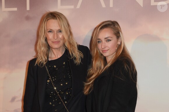 Estelle Lefébure avec sa fille Emma Smet à l'avant-première du film "Holy Lands" au cinéma UGC Normandie à Paris, France, le 4 décembre 2018. © Coadic Guirec/Bestimage