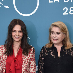 Juliette Binoche, Catherine Deneuve lors du photocall du film "La vérité" lors du 76ème festival international du film de Venise, la Mostra le 28 août 2019.