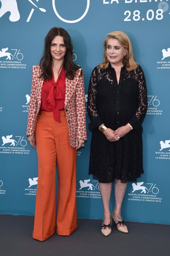 Juliette Binoche, Catherine Deneuve lors du photocall du film "La vérité" lors du 76ème festival international du film de Venise, la Mostra le 28 août 2019.