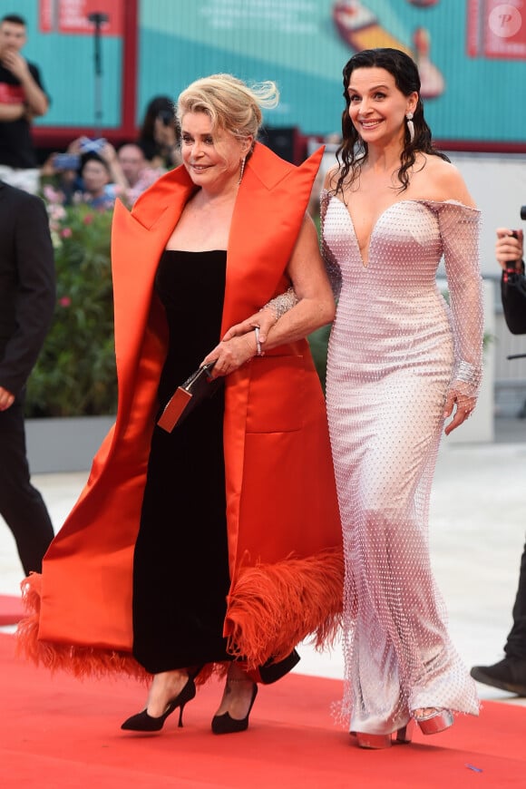 Catherine Deneuve et Juliette Binoche lors de la projection du film "La Vérité" lors de la cérémonie d'ouverture du 76ème festival du film de Venise, la Mostra, sur le Lido au Palais du cinéma de Venise, Italie, le 28 août 2019.