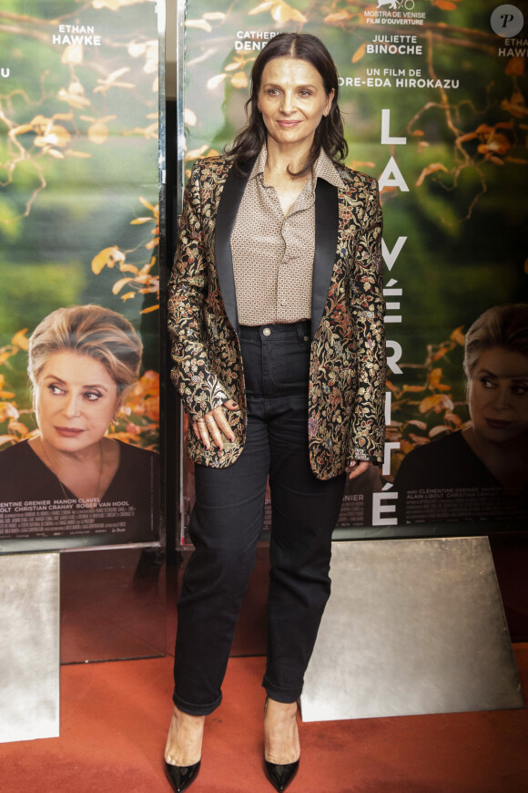 Juliette Binoche - Première du film "La Vérité" au cinéma UGC Les Halles à Paris le 17 décembre 2019. © Jack Tribeca/Bestimage