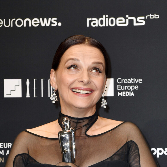 Juliette Binoche reçoit le prix European Achievement in World Cinema Award - European Film Awards 2019 à Berlin le 7 décembre 2019.