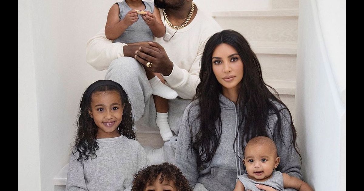 Kim Kardashian Et Kanye West Avec Leurs Quatre Enfants, North, Saint ...