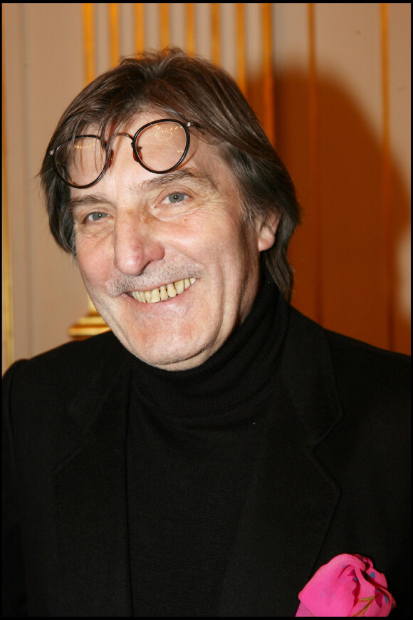 Emanuel Ungaro assiste à une remise de prix à Claude Lanzmann, à Paris, le 28 février 2006. 