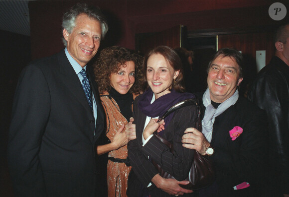 Dominique de Villepin, Emanuel Ungaro et sa femme, à la première de Décalage horaire, à Paris, en 2002