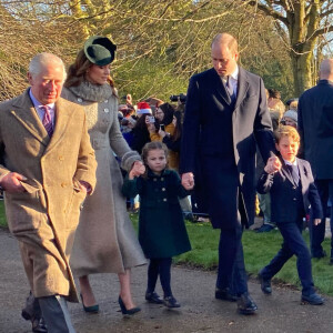 Le prince Charles, prince de Galles, Kate Middleton, duchesse de Cambridge, la princesse Charlotte, le prince William, duc de Cambridge et le prince George assistent à la messe de Noël en l'église Sainte-Marie-Madeleine à Sandringham au Royaume-Uni, le 25 décembre 2019.