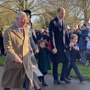 Le prince Charles, prince de Galles, Kate Middleton, duchesse de Cambridge, la princesse Charlotte, le prince William, duc de Cambridge et le prince George assistent à la messe de Noël en l'église Sainte-Marie-Madeleine à Sandringham au Royaume-Uni, le 25 décembre 2019.