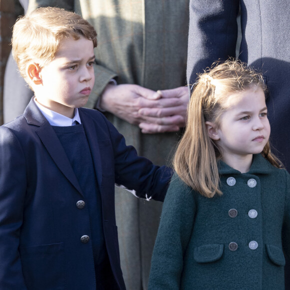 Le prince George de Cambridge et la princesse Charlotte de Cambridge lors de la messe de Noël en l'église Sainte-Marie-Madeleine à Sandringham au Royaume-Uni, le 25 décembre 2019.