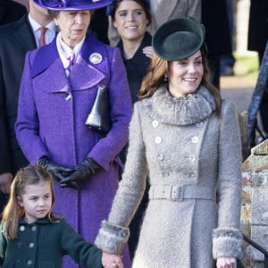 Catherine (Kate) Middleton, duchesse de Cambridge et la princesse Charlotte de Cambridge lors de la messe de Noël en l'église Sainte-Marie-Madeleine à Sandringham au Royaume-Uni, le 25 décembre 2019.